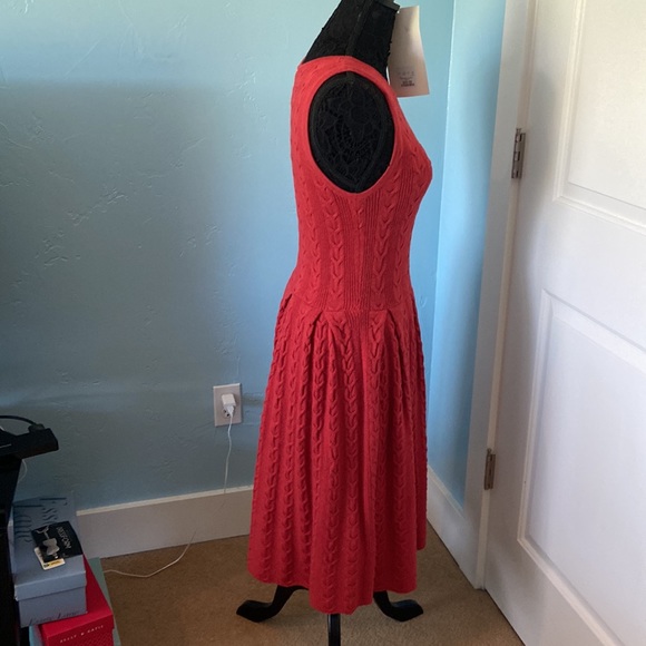 Anthropologie Far from Close brand red knit midi, sleeveless, great shape - Picture 4 of 6